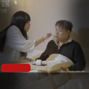 丑陋中年大叔PC年轻嫩妹子，开心的笑了 [1V-748M]